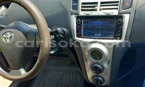 Acheter Occasion Voiture Toyota Vitz Beige à Kigali, Rwanda Acheter Occasion Voiture Toyota Vitz Beige à Kigali, Rwanda