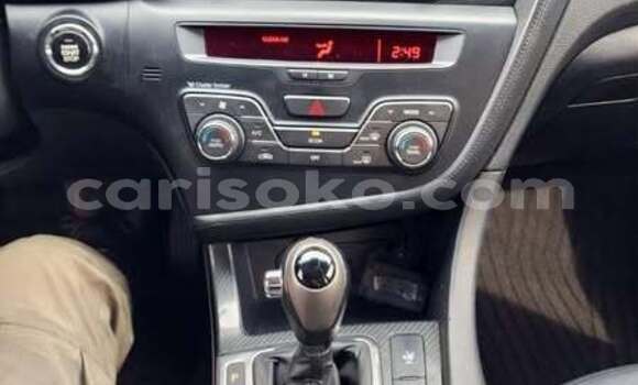 Acheter Occasion Voiture Kia K5 Blanc à Kigali, Rwanda Acheter Occasion Voiture Kia K5 Blanc à Kigali, Rwanda