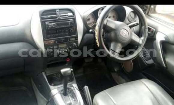 Acheter Occasion Voiture Toyota RAV4 Grey/silver à Kigali, Rwanda Acheter Occasion Voiture Toyota RAV4 Grey/silver à Kigali, Rwanda