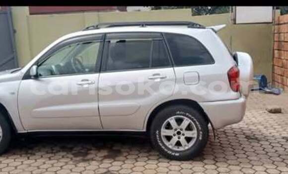 Acheter Occasion Voiture Toyota RAV4 Grey/silver à Kigali, Rwanda Acheter Occasion Voiture Toyota RAV4 Grey/silver à Kigali, Rwanda