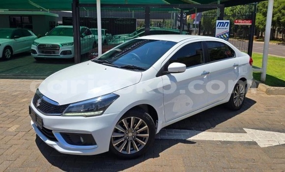 Acheter Occasion Voiture Suzuki Ciaz White à Kigali, Rwanda Acheter Occasion Voiture Suzuki Ciaz White à Kigali, Rwanda