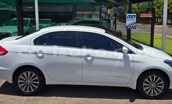 Acheter Occasion Voiture Suzuki Ciaz White à Kigali, Rwanda Acheter Occasion Voiture Suzuki Ciaz White à Kigali, Rwanda