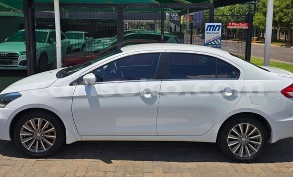 Acheter Occasion Voiture Suzuki Ciaz White à Kigali, Rwanda Acheter Occasion Voiture Suzuki Ciaz White à Kigali, Rwanda