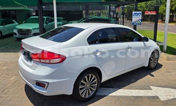 Acheter Occasion Voiture Suzuki Ciaz White à Kigali, Rwanda Acheter Occasion Voiture Suzuki Ciaz White à Kigali, Rwanda
