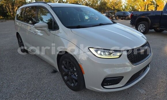 Buy Used Chrysler Pacifica White Car in Kigali in Rwanda Buy Used Chrysler Pacifica White Car in Kigali in Rwanda