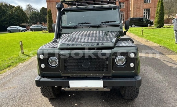 Buy Used Land Rover Defender Green Car in Kigali in Rwanda Buy Used Land Rover Defender Green Car in Kigali in Rwanda