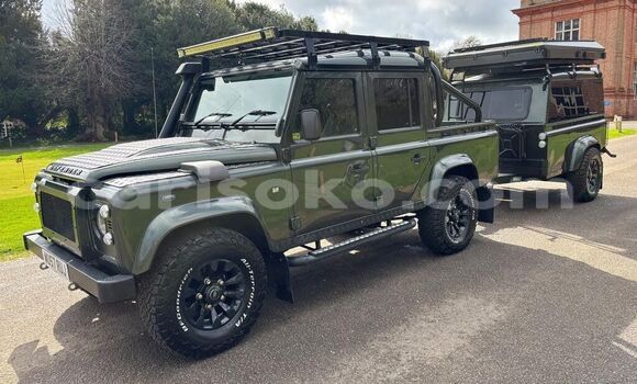 Buy Used Land Rover Defender Green Car in Kigali in Rwanda Buy Used Land Rover Defender Green Car in Kigali in Rwanda