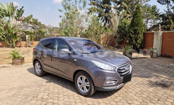 Buy Used Hyundai Tucson Grey/silver Car in Kigali in Rwanda Buy Used Hyundai Tucson Grey/silver Car in Kigali in Rwanda