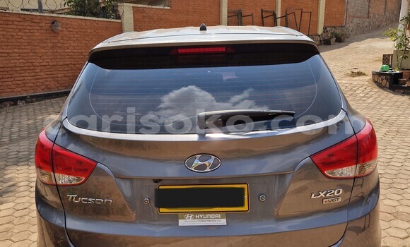 Buy Used Hyundai Tucson Grey/silver Car in Kigali in Rwanda Buy Used Hyundai Tucson Grey/silver Car in Kigali in Rwanda