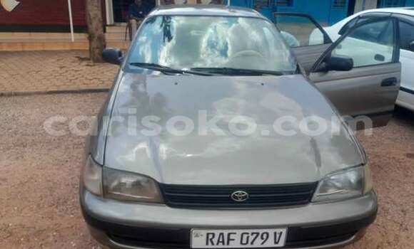 اشتري مستعمل Toyota Corolla II Autre سيارة في Kigali في Rwanda