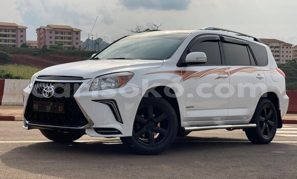 Acheter Occasion Voiture Toyota RAV4 White à Kigali, Rwanda Acheter Occasion Voiture Toyota RAV4 White à Kigali, Rwanda