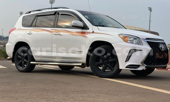 Acheter Occasion Voiture Toyota RAV4 White à Kigali, Rwanda Acheter Occasion Voiture Toyota RAV4 White à Kigali, Rwanda