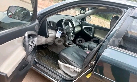 Acheter Occasion Voiture Toyota RAV4 Noir à Kigali, Rwanda Acheter Occasion Voiture Toyota RAV4 Noir à Kigali, Rwanda
