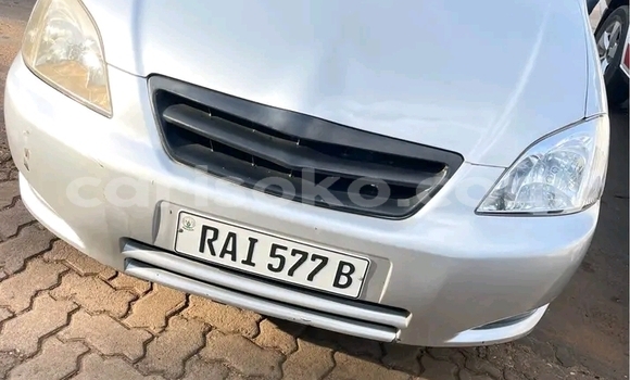 Acheter Occasion Voiture Toyota Corolla Blanc à Kigali, Rwanda Acheter Occasion Voiture Toyota Corolla Blanc à Kigali, Rwanda