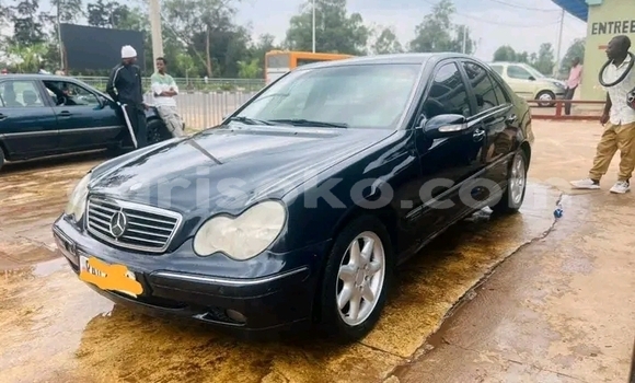 Acheter Occasion Voiture Mercedes-Benz A-klasse AMG Black à Kigali, Rwanda Acheter Occasion Voiture Mercedes-Benz A-klasse AMG Black à Kigali, Rwanda