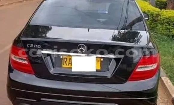 Sayi Na hannu Mercedes-Benz C180 coupe Noir Mota in Nyanza a Rwanda Sayi Na hannu Mercedes-Benz C180 coupe Noir Mota in Nyanza a Rwanda
