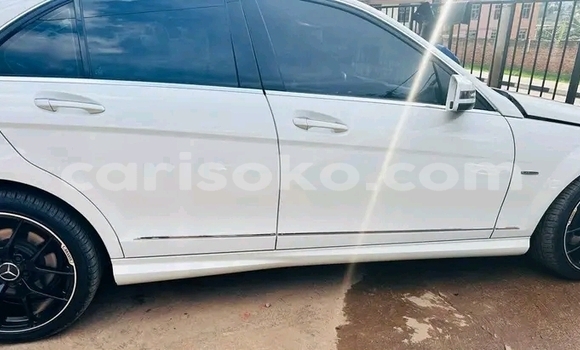 Acheter Occasion Voiture Mercedes-Benz CLK-klasse AMG Blanc à Gasarenda, Rwanda Acheter Occasion Voiture Mercedes-Benz CLK-klasse AMG Blanc à Gasarenda, Rwanda
