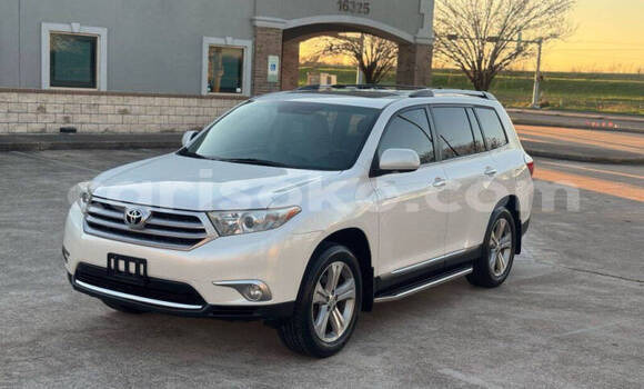 Buy Used Toyota Highlander White Car in Kigali in Rwanda Buy Used Toyota Highlander White Car in Kigali in Rwanda