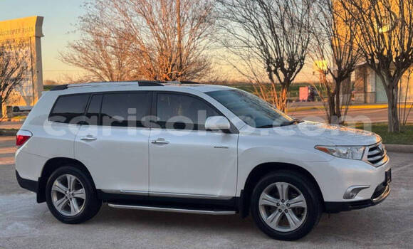 Buy Used Toyota Highlander White Car in Kigali in Rwanda Buy Used Toyota Highlander White Car in Kigali in Rwanda