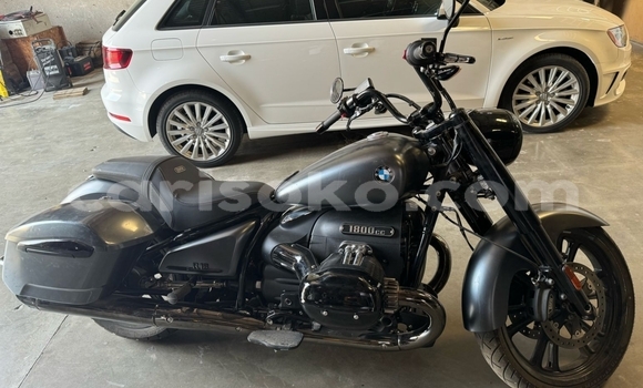 Sayi Na hannu BMW R Beige Motsi in Kigali a Rwanda