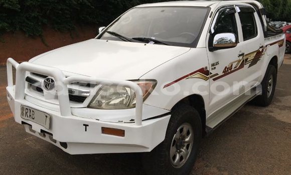 اشتري مستعمل Toyota Hilux Blanc سيارة في Gicumbi في Rwanda اشتري مستعمل Toyota Hilux Blanc سيارة في Gicumbi في Rwanda