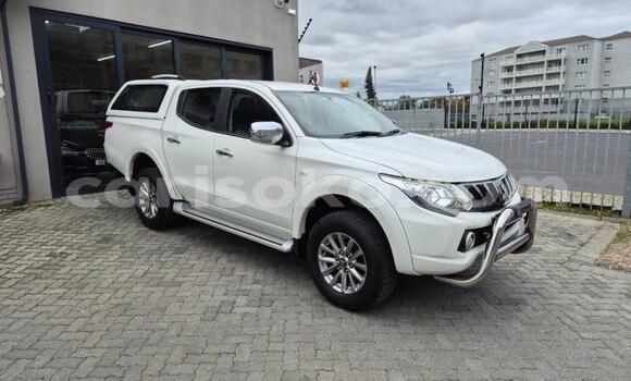 Sayi Na hannu Mitsubishi Triton White Mota in Kigali a Rwanda Sayi Na hannu Mitsubishi Triton White Mota in Kigali a Rwanda