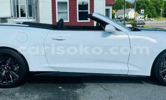 Acheter Occasion Voiture Chevrolet Camaro White à Kigali, Rwanda Acheter Occasion Voiture Chevrolet Camaro White à Kigali, Rwanda