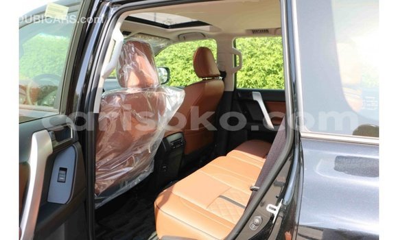 Acheter Import Voiture Toyota Prado Blanc à Import - Dubai, Rwanda Acheter Import Voiture Toyota Prado Blanc à Import - Dubai, Rwanda