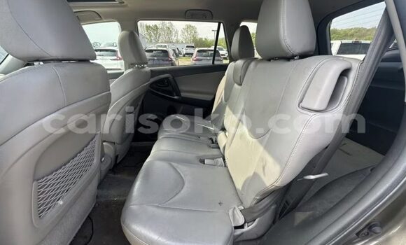 Acheter Occasion Voiture Toyota RAV4 Marron à Kigali, Rwanda Acheter Occasion Voiture Toyota RAV4 Marron à Kigali, Rwanda