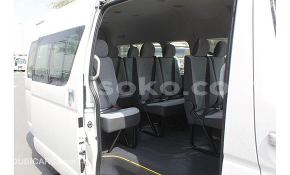 Acheter Import Voiture Toyota Hiace Blanc à Import - Dubai, Rwanda Acheter Import Voiture Toyota Hiace Blanc à Import - Dubai, Rwanda