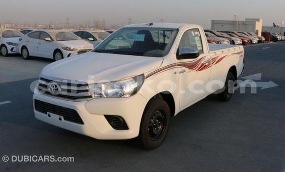 Acheter Import Voiture Toyota Hilux Blanc à Import - Dubai, Rwanda Acheter Import Voiture Toyota Hilux Blanc à Import - Dubai, Rwanda