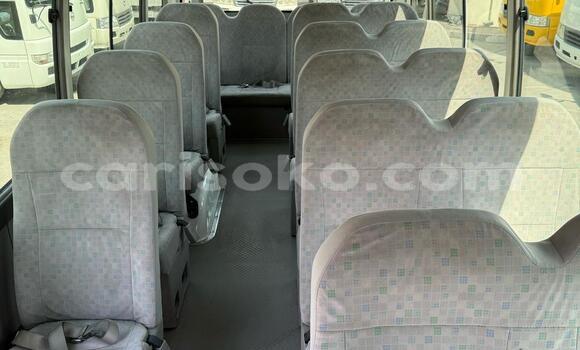 Acheter Occasion Voiture Toyota Coaster White à Import - Dubai, Rwanda Acheter Occasion Voiture Toyota Coaster White à Import - Dubai, Rwanda