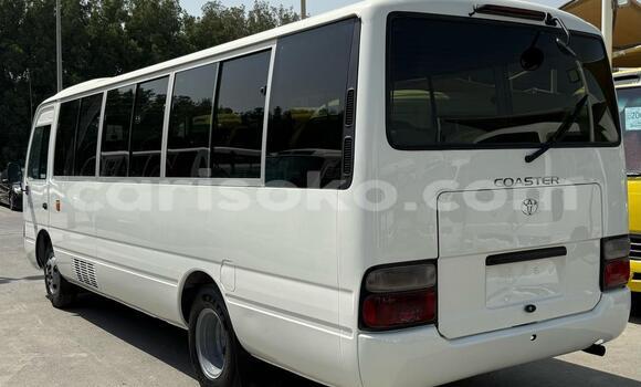Acheter Occasion Voiture Toyota Coaster White à Import - Dubai, Rwanda Acheter Occasion Voiture Toyota Coaster White à Import - Dubai, Rwanda