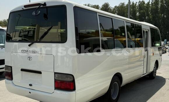 Acheter Occasion Voiture Toyota Coaster White à Import - Dubai, Rwanda Acheter Occasion Voiture Toyota Coaster White à Import - Dubai, Rwanda