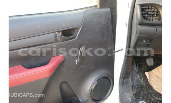 Acheter Import Voiture Toyota Hilux Blanc à Import - Dubai, Rwanda Acheter Import Voiture Toyota Hilux Blanc à Import - Dubai, Rwanda