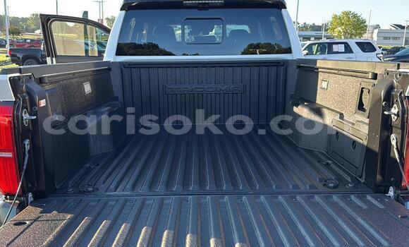 Acheter Occasion Voiture Toyota Tacoma White à Kigali, Rwanda Acheter Occasion Voiture Toyota Tacoma White à Kigali, Rwanda