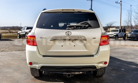 Acheter Occasion Voiture Toyota Highlander White à Kigali, Rwanda Acheter Occasion Voiture Toyota Highlander White à Kigali, Rwanda