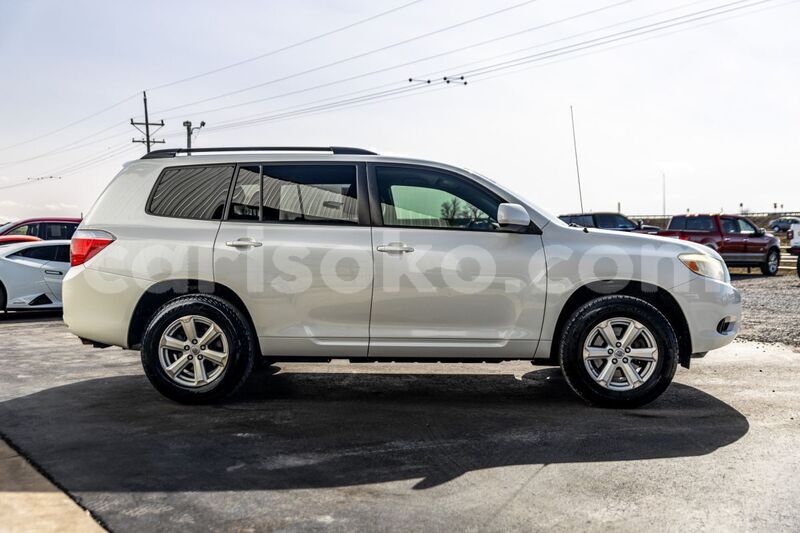 Big with watermark toyota highlander rwanda kigali 19703