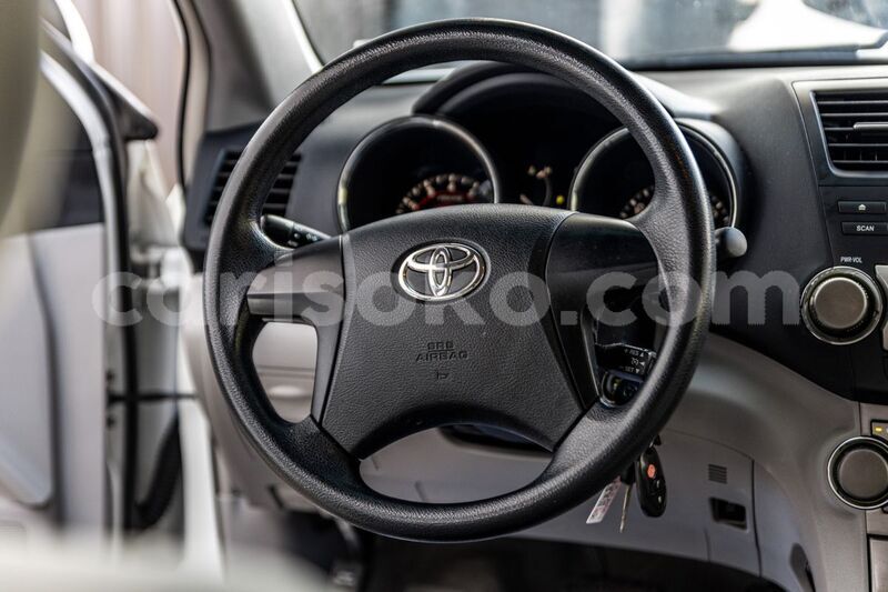 Big with watermark toyota highlander rwanda kigali 19703