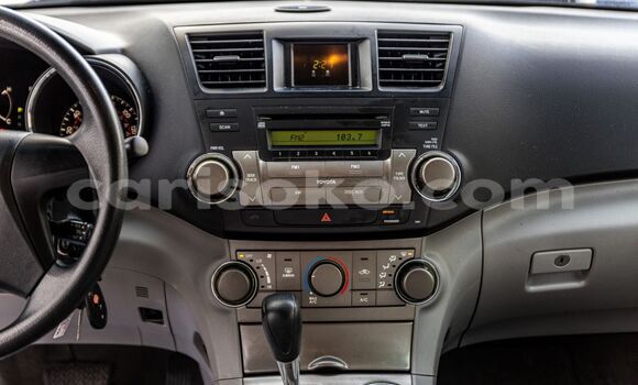 Acheter Occasion Voiture Toyota Highlander White à Kigali, Rwanda Acheter Occasion Voiture Toyota Highlander White à Kigali, Rwanda