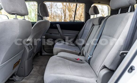 Acheter Occasion Voiture Toyota Highlander White à Kigali, Rwanda Acheter Occasion Voiture Toyota Highlander White à Kigali, Rwanda