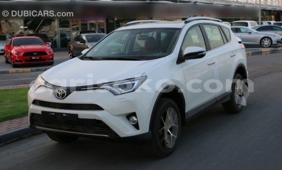 Acheter Import Voiture Toyota RAV4 Blanc à Import - Dubai, Rwanda Acheter Import Voiture Toyota RAV4 Blanc à Import - Dubai, Rwanda