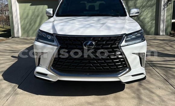 Sayi Na hannu Lexus LX 570 White Mota in Butare a Butare