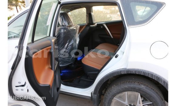 Acheter Import Voiture Toyota RAV4 Blanc à Import - Dubai, Rwanda Acheter Import Voiture Toyota RAV4 Blanc à Import - Dubai, Rwanda