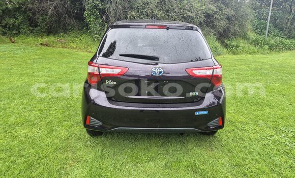 Acheter Occasion Voiture Toyota Vitz Noir à Kigali, Rwanda Acheter Occasion Voiture Toyota Vitz Noir à Kigali, Rwanda