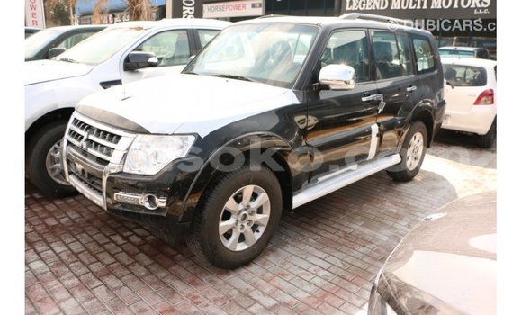 Acheter Import Voiture Mitsubishi Pajero Noir à Import - Dubai, Rwanda Acheter Import Voiture Mitsubishi Pajero Noir à Import - Dubai, Rwanda