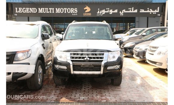 Acheter Import Voiture Mitsubishi Pajero Noir à Import - Dubai, Rwanda Acheter Import Voiture Mitsubishi Pajero Noir à Import - Dubai, Rwanda