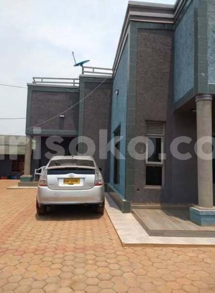 Big with watermark toyota vitz rwanda kigali 19816