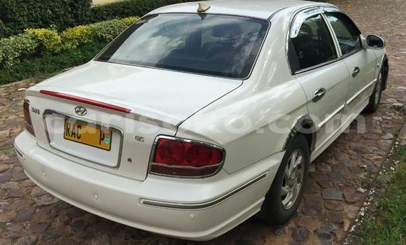 اشتري مستعمل Hyundai Sonata Blanc سيارة في Gicumbi في Rwanda