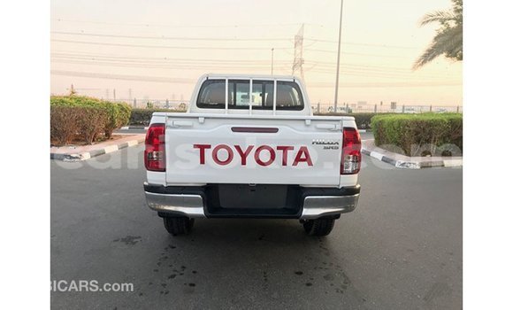 Acheter Import Voiture Toyota Hilux Blanc à Import - Dubai, Rwanda Acheter Import Voiture Toyota Hilux Blanc à Import - Dubai, Rwanda
